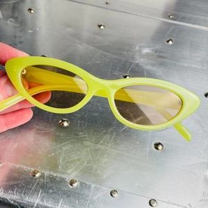 COPY - COPY - Funky cat eye sunglasses green frame
